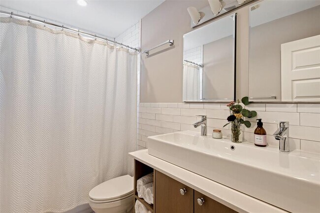 Building Photo - 6805 Western Oaks Blvd