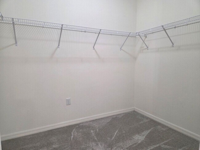 Building Photo - Pet Friendly Home in Southern Ridge