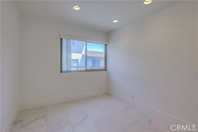 Building Photo - 10 Stardust