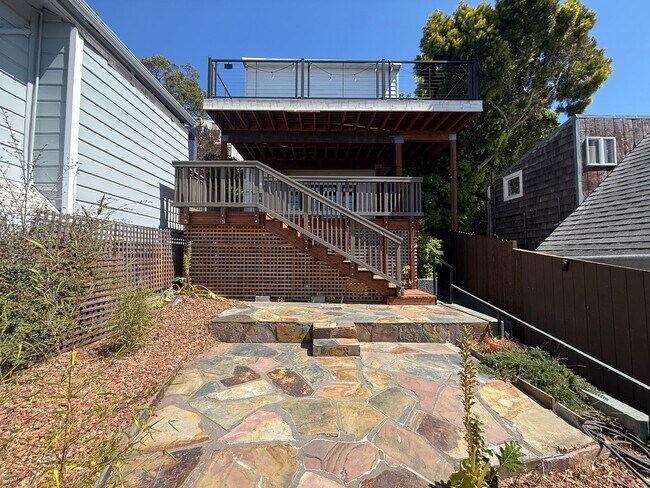 Building Photo - 1053 De Haro St