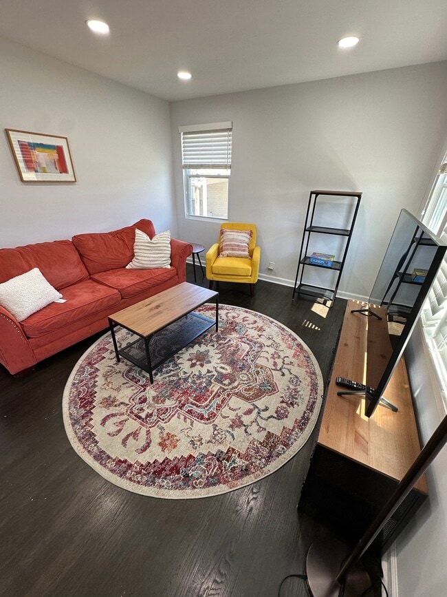 Building Photo - 2828 Emery Dr