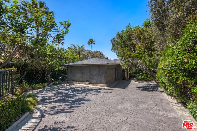 Building Photo - 7089 Birdview Ave