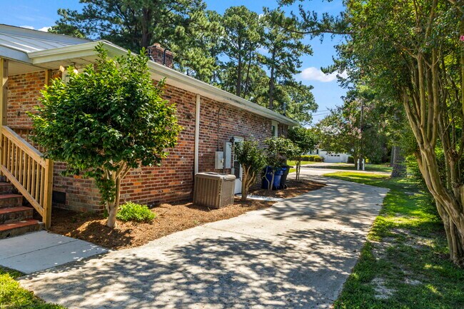 Building Photo - 1155 Melvin Dr