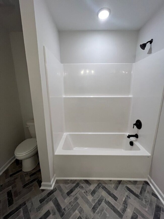 Building Photo - 8405 Paramount Point