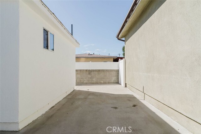 Building Photo - 7945 Woodman Ave
