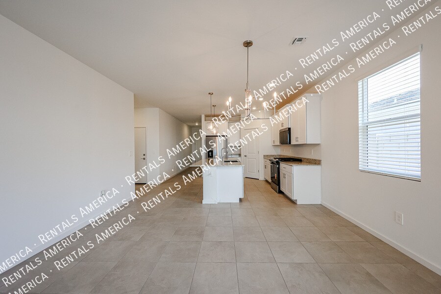 Building Photo - 3380 N Camden Dr