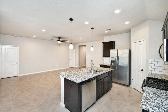 Building Photo - 29622 Breakwater Dr