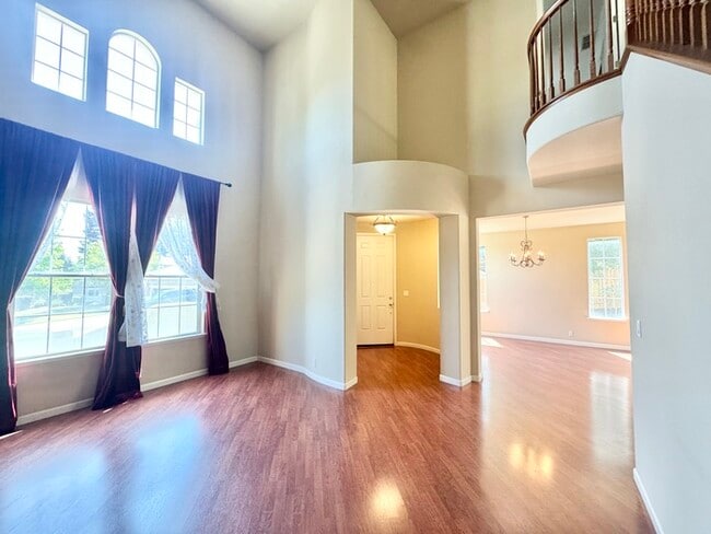 Building Photo - Beautiful large 4 bedroom home in rocklin!