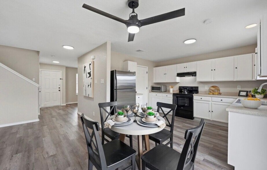 Building Photo - 10807 Indigo Creek