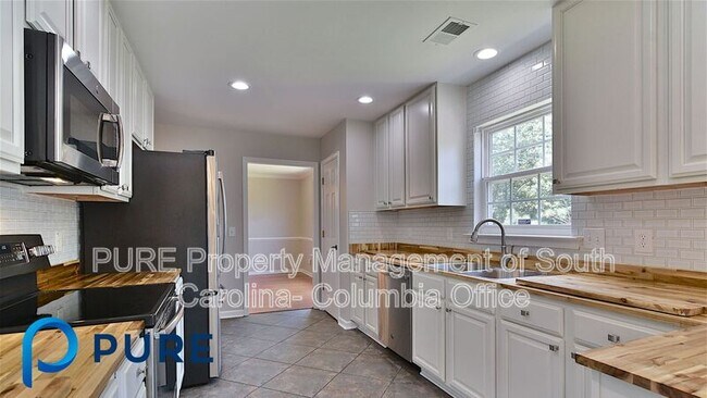 Building Photo - 229 Kenmore Park Dr