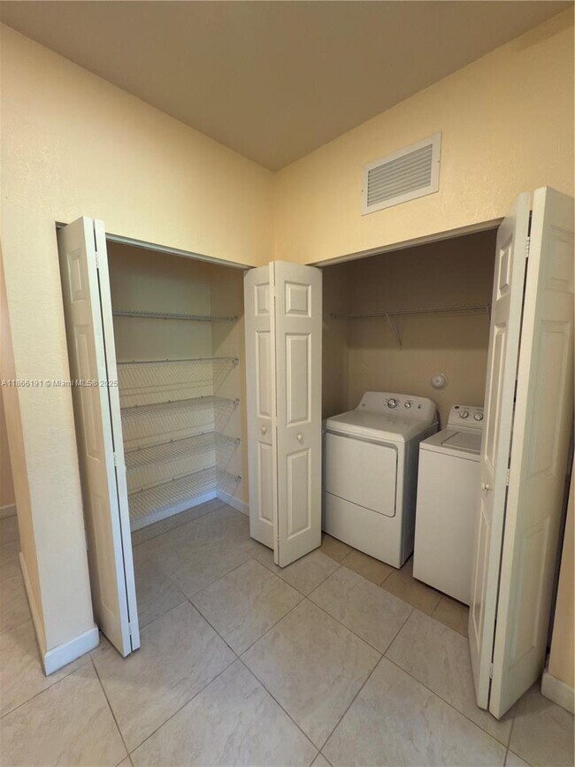 Building Photo - 14728 SW 25th Ln