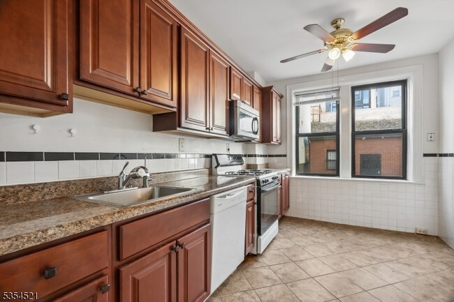 Building Photo - 463 Pavonia Ave
