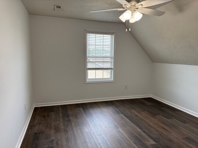 Building Photo - 2 story home with 1 car garage and fenced yard