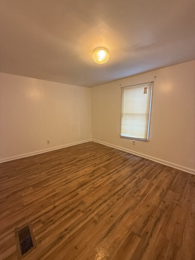 Building Photo - 110 Bratton Dr