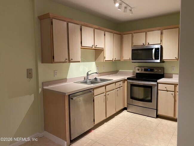 Building Photo - 1655 The Greens Way