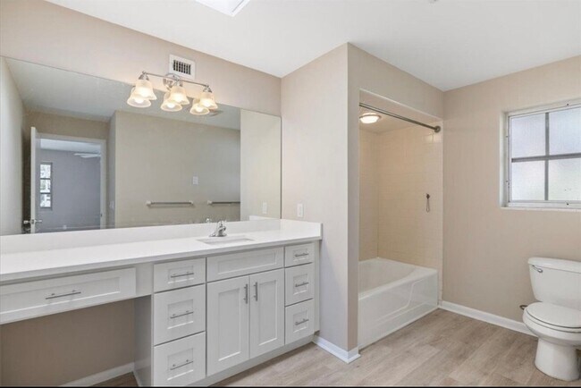 Building Photo - 2 Bedroom 2 Bath Pool Home for Rent