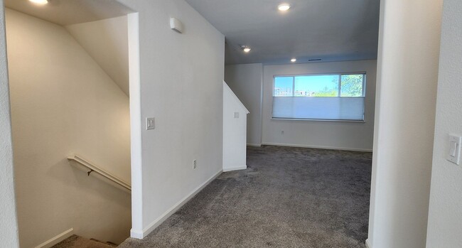 Building Photo - 3 bedroom condo with views of the Truckee ...