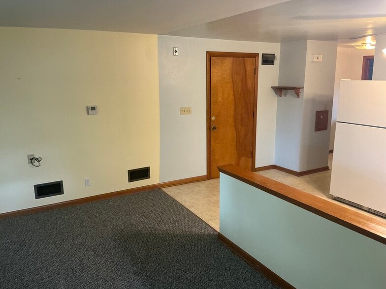 Front room towards entrance - 4210 S 22nd St