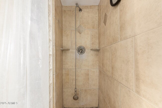 Building Photo - 3823 W Lawrence Rd