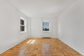 Building Photo - 9 Fordham Hill Oval