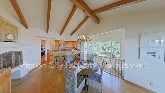 Building Photo - 1227 Viscaino Rd