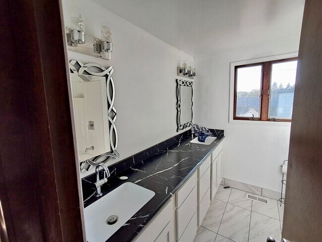 Building Photo - 4-Bedroom Colonial in Grand Blanc – Spacio...