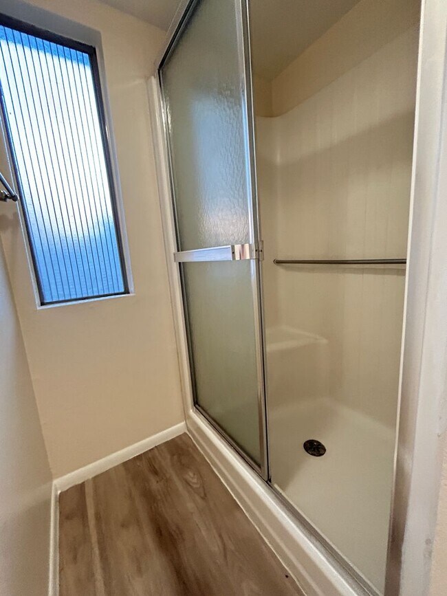 Building Photo - **$500.00 OFF FIRST MONTHS RENT AT MOVE  I...