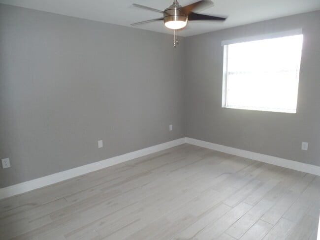 Building Photo - 2851 N Oakland Forest Dr