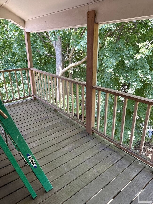 Building Photo - Beautiful Brighton townhouse with in unit laundry and included parking available 9/1/26