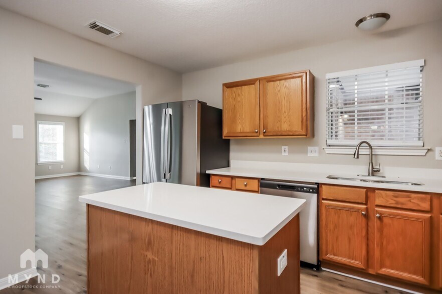 Building Photo - 598 Orangewood Dr
