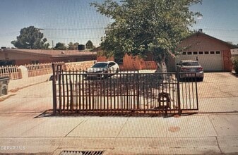 Building Photo - 386 McCune Rd