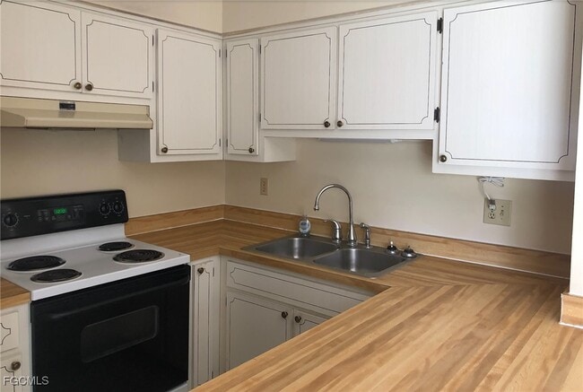 Building Photo - 3306 SW 7th Pl