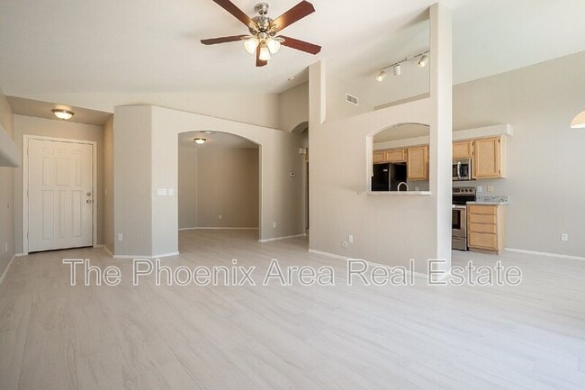 Building Photo - 1070 W Chilton Dr