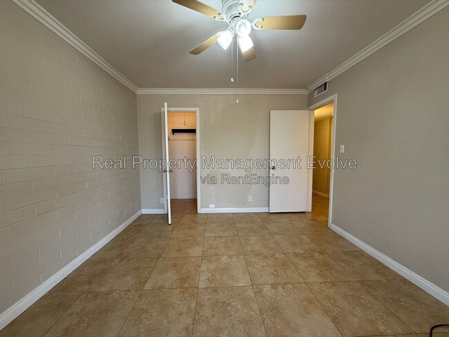 Building Photo - 12076 N Pebble Beach Dr