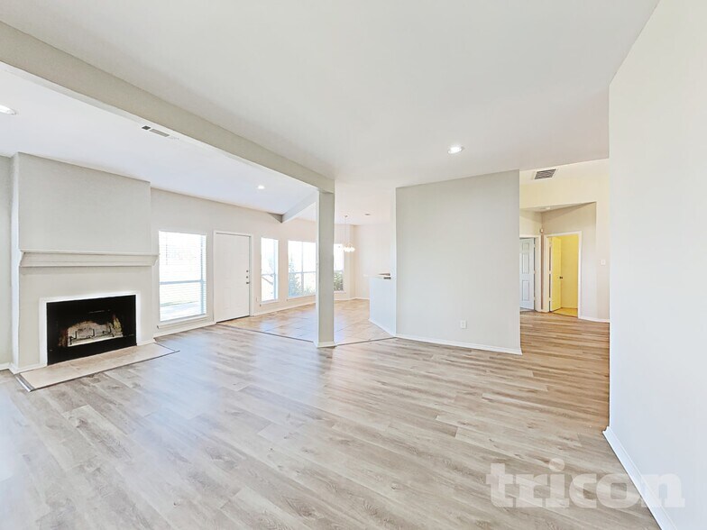 Building Photo - 1081 Treehouse Ln