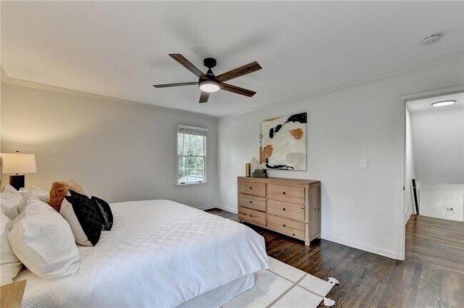 Building Photo - 1450 Cedarhurst Dr