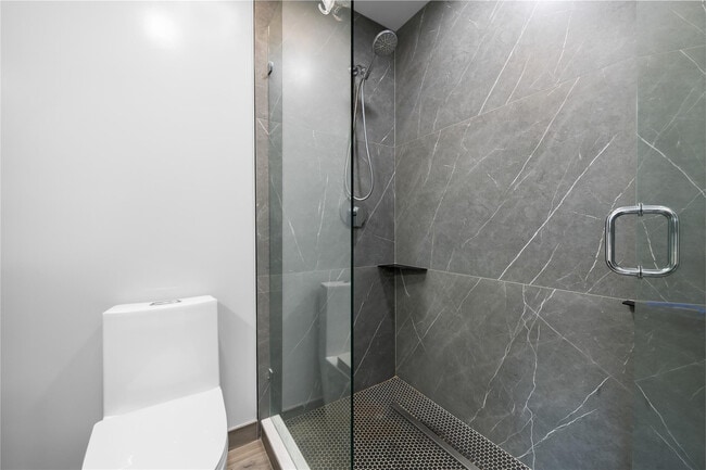 Building Photo - 340 City View Dr