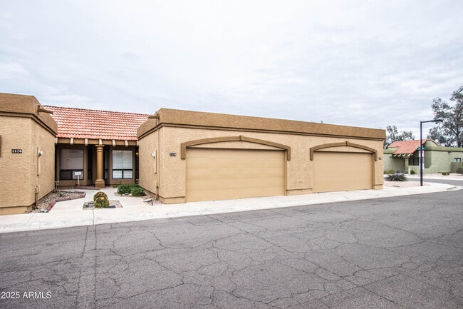 Primary Photo - 1318 E Cobb Dr