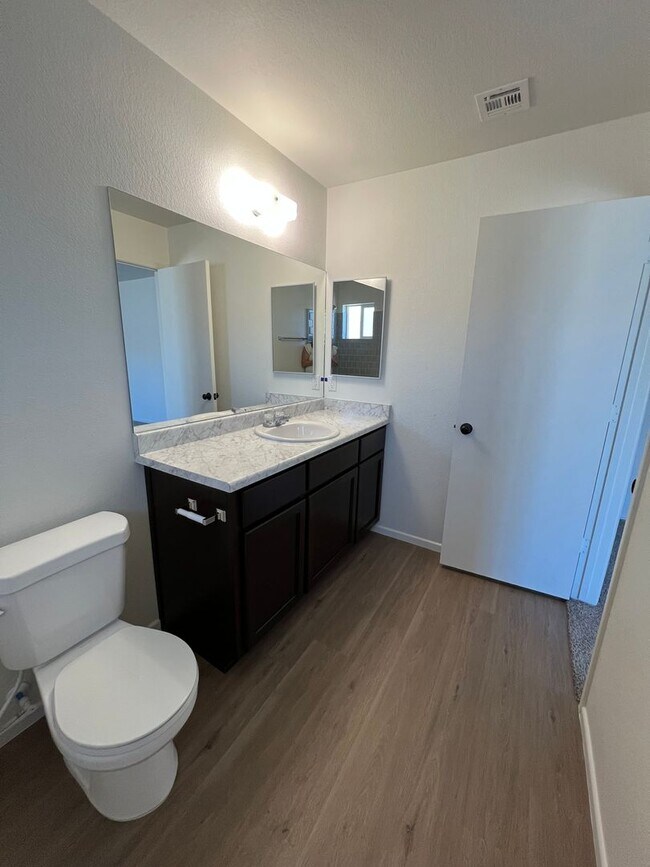 Building Photo - BRAND NEW 3 BEDROOM HOME!