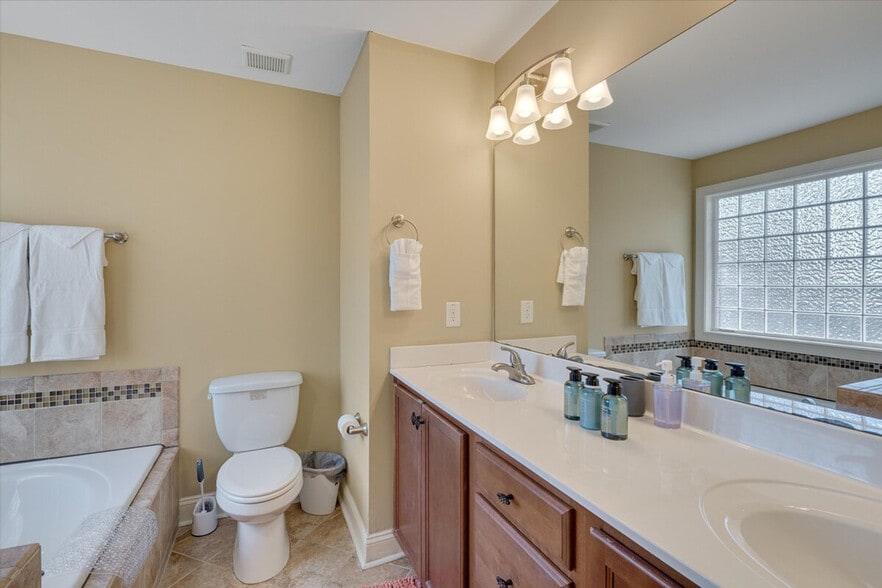 Building Photo - 320 Lawrence Rd