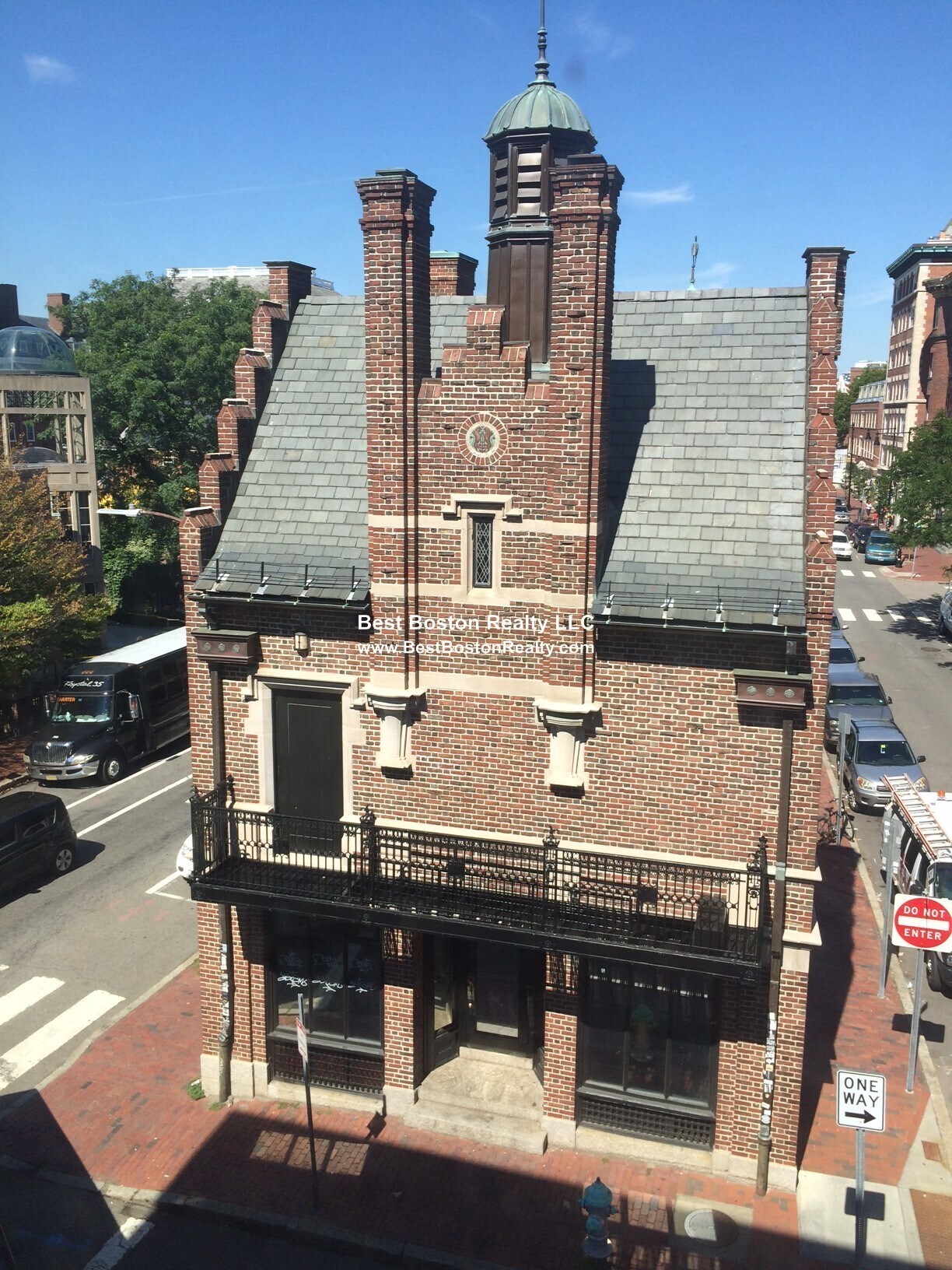 Building Photo - 40 Bow St
