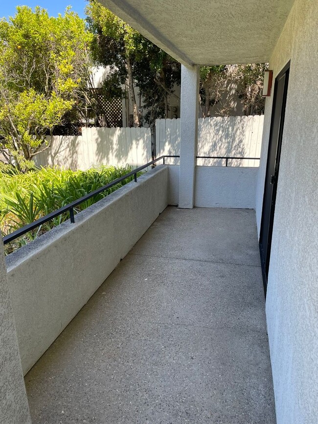 Building Photo - 5 Bedroom 2 Bathroom Apartment in Goleta