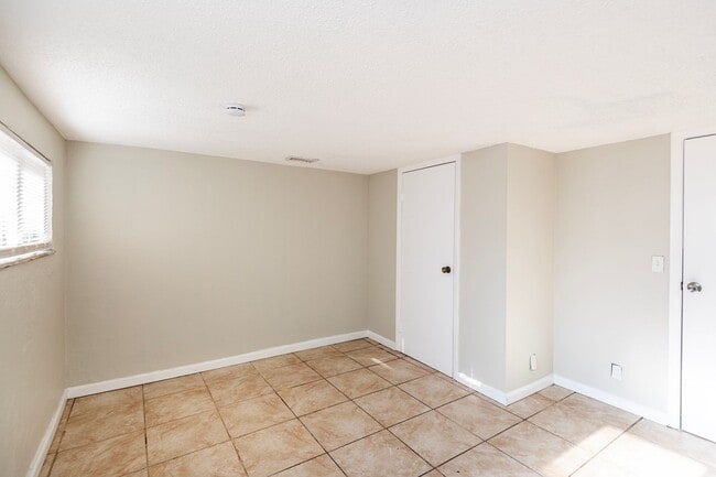 Building Photo - 8318-8320 Wabash Ave