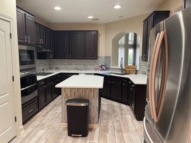 Building Photo - 1759 Lakeside Enclave Dr