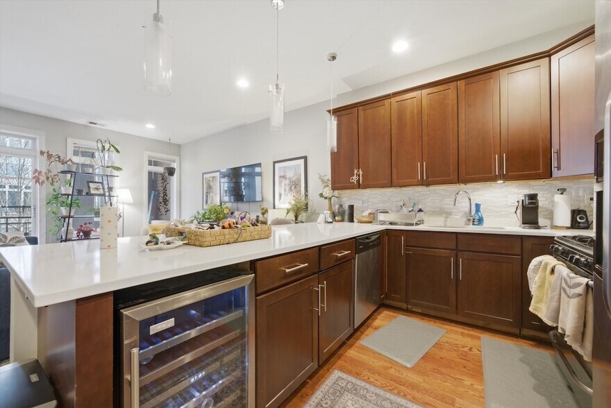 Building Photo - 2114 W Rice St