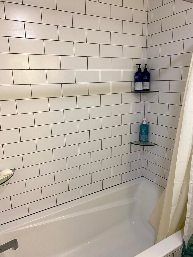 Renovated bathroom - 415 Sunderland Woods Rd