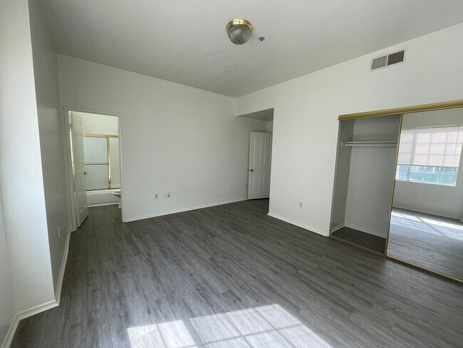 Building Photo - 3bed/3bath Townhouse in San Gabriel - InveServe Corp