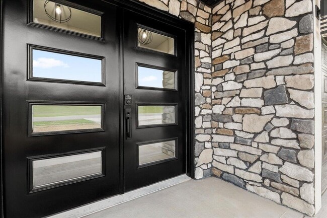 Building Photo - 145 Crooked Creek Dr