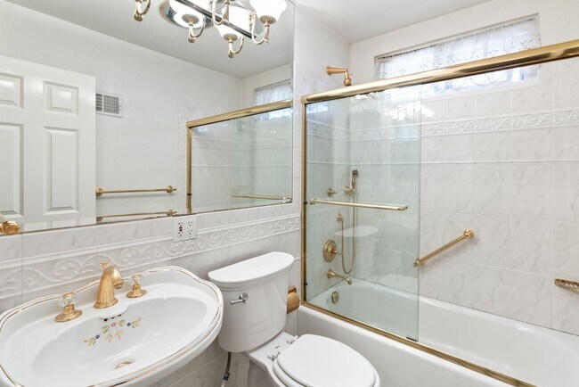 Building Photo - Charming Single-Family Home in a Desirable...