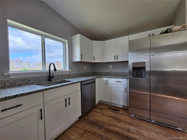 Building Photo - 334 Fair Oaks Rd